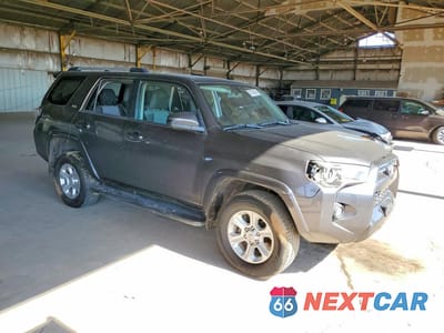 Czwarte zdjęcie samochodu z boku: 2021 TOYOTA 4RUNNER SR5 VIN:JTEMU5JRXM5940066 - miniatura