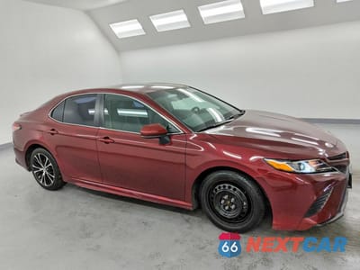 Czwarte zdjęcie samochodu z boku: 2018 TOYOTA CAMRY SE VIN:4T1B11HK3JU616749 - miniatura