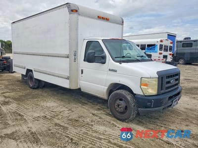 Czwarte zdjęcie samochodu z boku: 2008 FORD ECONOLINE E350 SUPER DUTY CUTAWAY VAN VIN:1FDWE35L48DA86882 - miniatura