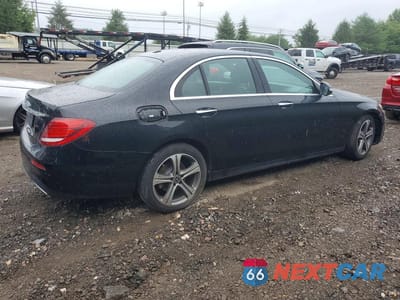 Trzecie zdjęcie samochodu z tyłu: 2018 MERCEDES-BENZ E 300 4MATIC VIN:WDDZF4KB2JA478367 - miniatura