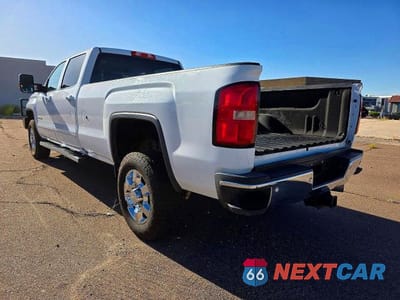 Trzecie zdjęcie samochodu z tyłu: 2017 GMC SIERRA K2500 SLT VIN:1GT12TEY3HF187497 - miniatura