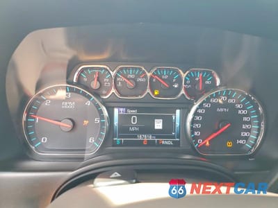 Zdjęcie 9 z 13 samochodu: 2018 CHEVROLET SUBURBAN C1500 LT VIN:1GNSCHKC5JR371326 - miniatura