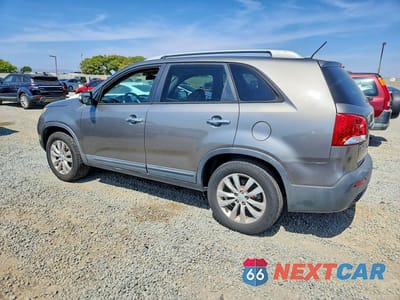 Drugie zdjęcie samochodu z przodu: 2011 KIA SORENTO LX VIN:5XYKT4A22BG175662 - miniatura