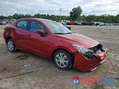 Czwarte zdjęcie samochodu z boku: 2019 TOYOTA YARIS L VIN:3MYDLBYV0KY518916 - miniatura