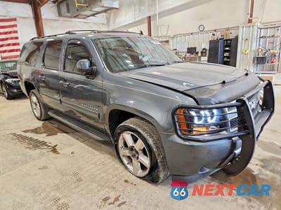 Czwarte zdjęcie samochodu z boku: 2010 CHEVROLET SUBURBAN K1500 LT VIN:1GNUKJE3XAR200490 - miniatura