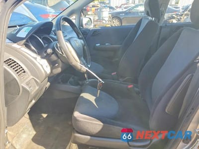 Zdjęcie 7 z 12 samochodu: 2008 HONDA FIT SPORT VIN:JHMGD38648S028105 - miniatura