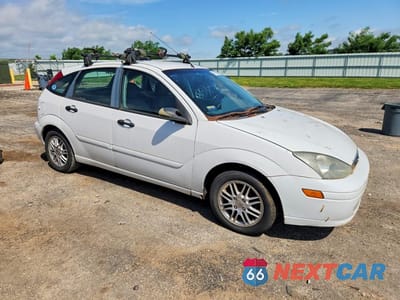 Czwarte zdjęcie samochodu z boku: 2003 FORD FOCUS ZX5 VIN:3FAHP37323R133658 - miniatura