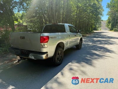 Czwarte zdjęcie samochodu z boku: 2007 TOYOTA TUNDRA DOUBLE CAB SR5 VIN:5TBBV54177S485991 - miniatura