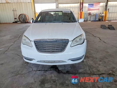 Piąte zdjęcie samochodu w środku: 2014 CHRYSLER 200 LX VIN:1C3CCBAB3EN212759 - miniatura