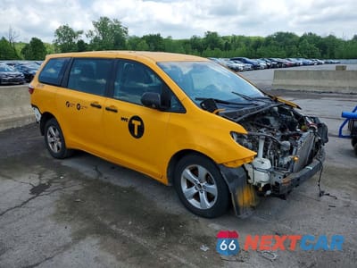 Czwarte zdjęcie samochodu z boku: 2017 TOYOTA SIENNA LE VIN:5TDZZ3DC5HS841176 - miniatura