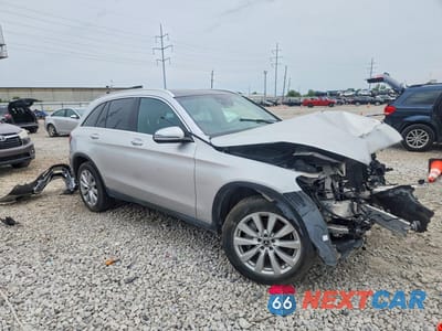 Czwarte zdjęcie samochodu z boku: 2020 MERCEDES-BENZ GLC 300 4MATIC VIN:WDC0G8EB1LF672486 - miniatura