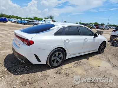 Trzecie zdjęcie samochodu z tyłu: 2021 KIA K5 VIN:5XXG14J24MG030982 - miniatura