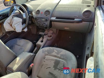 Zdjęcie 8 z 13 samochodu: 2004 VOLKSWAGEN NEW BEETLE GLS VIN:3VWCD31Y14M351782 - miniatura