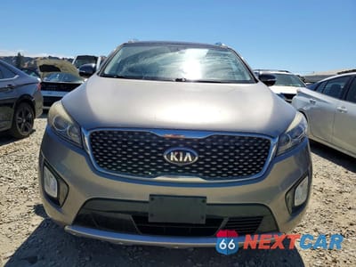 Piąte zdjęcie samochodu w środku: 2017 KIA SORENTO SX V6 VIN:5XYPK4A50HG226975 - miniatura