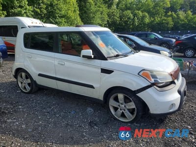 Czwarte zdjęcie samochodu z boku: 2010 KIA SOUL + VIN:KNDJT2A23A7041366 - miniatura
