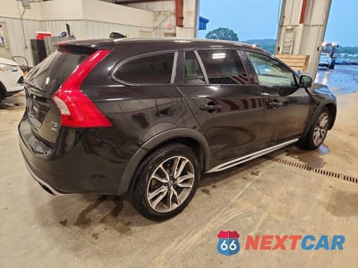 Trzecie zdjęcie samochodu z tyłu: 2017 VOLVO V60 CROSS COUNTRY PREMIER VIN:YV440MWK8H1035695 - miniatura