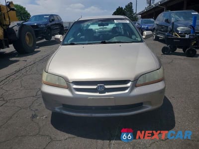 Piąte zdjęcie samochodu w środku: 2000 HONDA ACCORD SE VIN:1HGCG5673YA052272 - miniatura