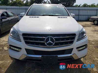 Piąte zdjęcie samochodu w środku: 2015 MERCEDES-BENZ ML 350 4MATIC VIN:4JGDA5HB7FA466198 - miniatura