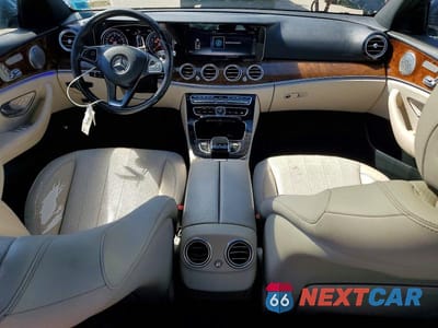 Zdjęcie 8 z 12 samochodu: 2017 MERCEDES-BENZ E 300 4MATIC VIN:WDDZF4KB8HA121429 - miniatura