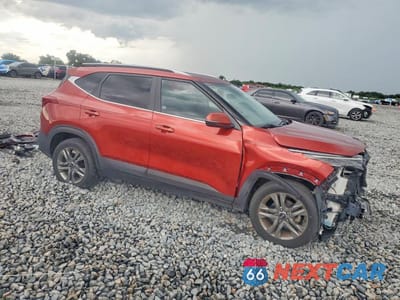 Czwarte zdjęcie samochodu z boku: 2021 KIA SELTOS S VIN:KNDEU2AA1M7157868 - miniatura