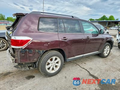 Trzecie zdjęcie samochodu z tyłu: 2012 TOYOTA HIGHLANDER SE VIN:5TDBK3EHXCS143011 - miniatura