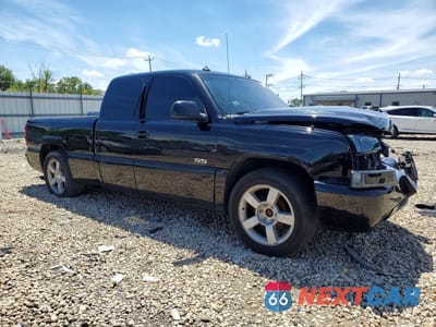 Czwarte zdjęcie samochodu z boku: 2003 CHEVROLET SILVERADO K1500 VIN:2GCEK19N431310424 - miniatura