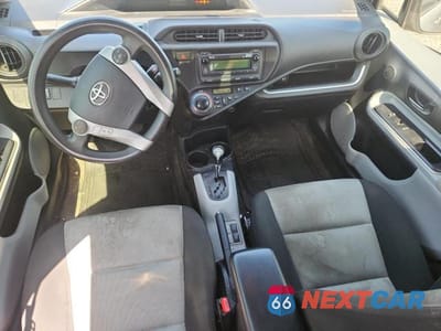 Zdjęcie 8 z 12 samochodu: 2014 TOYOTA PRIUS C TWO VIN:JTDKDTB3XE1572717 - miniatura