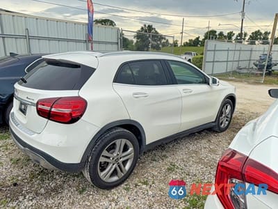 Czwarte zdjęcie samochodu z boku: 2019 MERCEDES-BENZ GLA 250 4MATIC VIN:WDCTG4GB6KJ590820 - miniatura