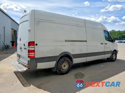 Trzecie zdjęcie samochodu z tyłu: 2012 MERCEDES BENZ SPRINTER 2500 DELIVERY VAN VIN:WD3PE8CB5C5699977 - miniatura
