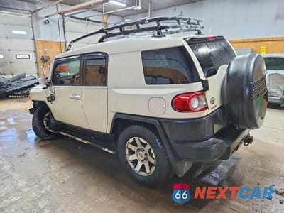 Drugie zdjęcie samochodu z przodu: 2014 TOYOTA FJ CRUISER BASE VIN:JTEBU4BF4EK187563 - miniatura