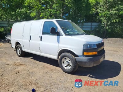 Czwarte zdjęcie samochodu z boku: 2019 CHEVROLET EXPRESS G2500 VIN:1GCWGAFP1K1366563 - miniatura