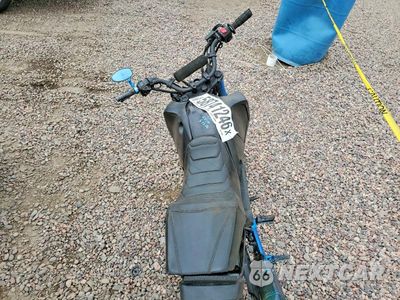 Zdjęcie 6 z 8 samochodu: 2023 HONDA GROM 125 VIN:MLHJC9211P5102584 - miniatura