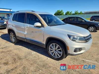 Czwarte zdjęcie samochodu z boku: 2012 VOLKSWAGEN TIGUAN S VIN:WVGAV7AX3CW555550 - miniatura