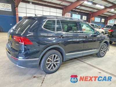 Trzecie zdjęcie samochodu z tyłu: 2020 VOLKSWAGEN TIGUAN SE VIN:3VV2B7AXXLM033971 - miniatura