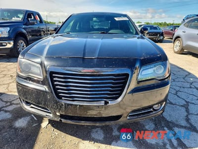 Piąte zdjęcie samochodu w środku: 2014 CHRYSLER 300 S VIN:2C3CCAGG4EH352776 - miniatura