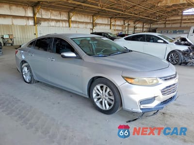 Czwarte zdjęcie samochodu z boku: 2017 CHEVROLET MALIBU LT VIN:1G1ZE5ST8HF109725 - miniatura