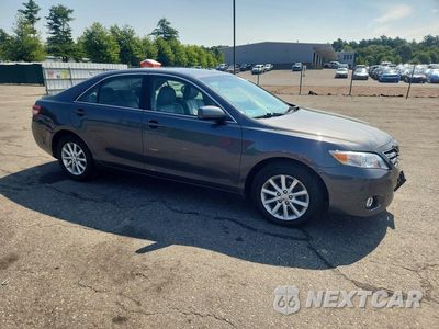 Czwarte zdjęcie samochodu z boku: 2010 TOYOTA CAMRY XLE VIN:4T4BF3EKXAR046367 - miniatura