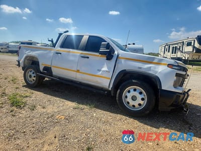 Czwarte zdjęcie samochodu z boku: 2024 CHEVROLET SILVERADO K2500 HEAVY DUTY VIN:1GC1YLE76RF246789 - miniatura