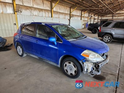 Czwarte zdjęcie samochodu z boku: 2009 NISSAN VERSA 1.8 S VIN:3N1BC13E09L489208 - miniatura