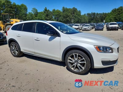 Czwarte zdjęcie samochodu z boku: 2017 VOLVO V60 CROSS COUNTRY PREMIER VIN:YV440MWK2H1039743 - miniatura