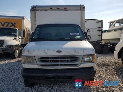 Piąte zdjęcie samochodu w środku: 2002 FORD E350 BOX TRUCK VIN:1FDWE35L72HB14741 - miniatura