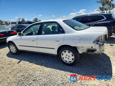 Drugie zdjęcie samochodu z przodu: 1998 HONDA ACCORD LX VIN:1HGCG5648WA149938 - miniatura