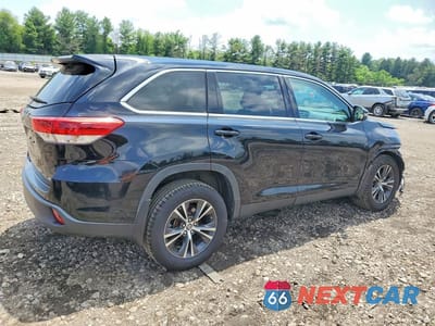 Trzecie zdjęcie samochodu z tyłu: 2019 TOYOTA HIGHLANDER LE VIN:5TDBZRFH2KS727351 - miniatura