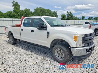 Czwarte zdjęcie samochodu z boku: 2017 FORD F250 SUPER DUTY VIN:1FT7W2B68HEF22724 - miniatura