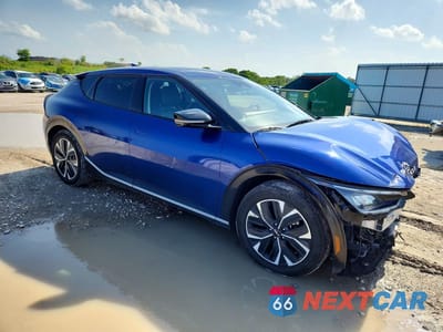 Czwarte zdjęcie samochodu z boku: 2024 KIA EV6 WIND VIN:KNDC34LA3R5188190 - miniatura