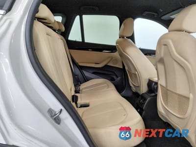 Zdjęcie 11 z 13 samochodu: 2018 BMW X1 XDRIVE28I VIN:WBXHT3C31J5L24535 - miniatura
