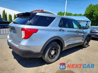 Trzecie zdjęcie samochodu z tyłu: 2023 FORD EXPLORER POLICE INTERCEPTOR VIN:1FM5K8ABXPGA20669 - miniatura