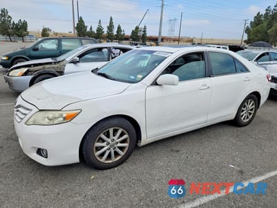 2010 TOYOTA CAMRY XLE 4T4BF3EK5AR010120 - główne zdjęcie licytacji z USA - miniatura