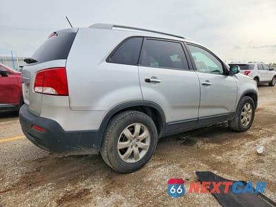 Trzecie zdjęcie samochodu z tyłu: 2013 KIA SORENTO LX VIN:5XYKTCA64DG401636 - miniatura