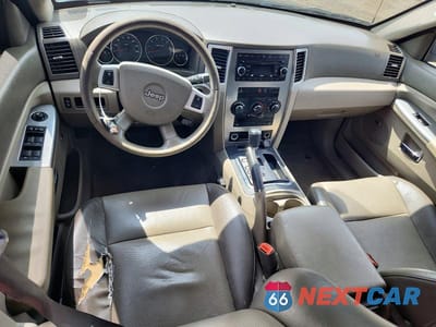 Zdjęcie 8 z 12 samochodu: 2009 JEEP GRAND CHEROKEE LAREDO VIN:1J8GR48K39C530534 - miniatura